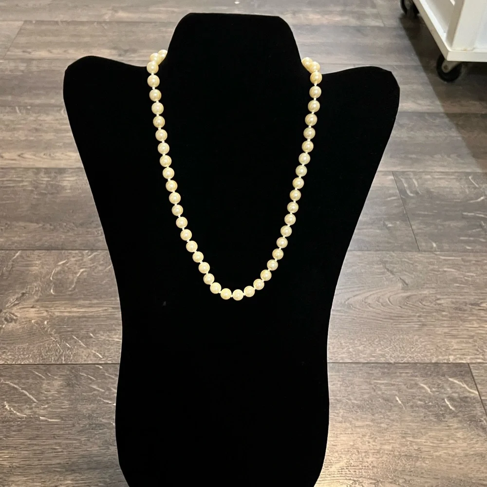 Avon Faux Pearl‎ Necklace